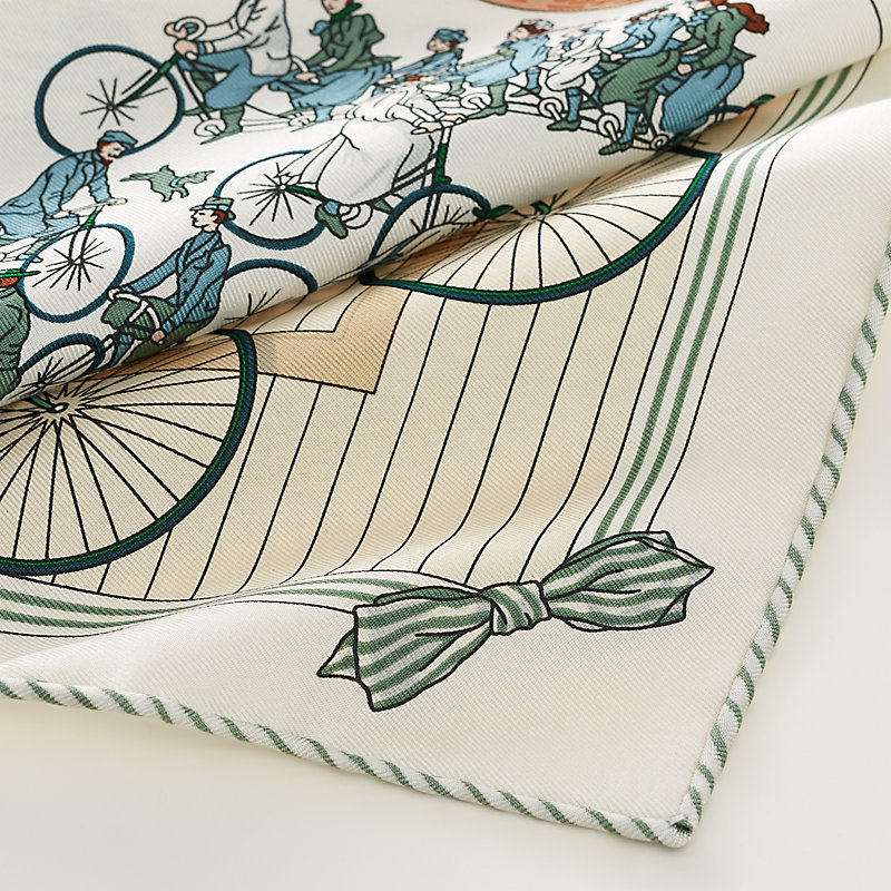 HERMES スカーフ Les Becanes scarf 45 直営店ラッピング Les Becanes scarf 45 | Hermès Finland